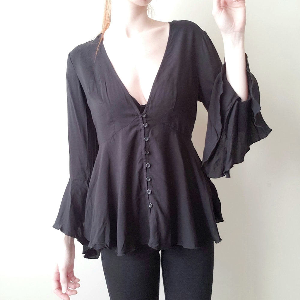 NWT Boohoo Button Detail Plunge Flare Sleeve
